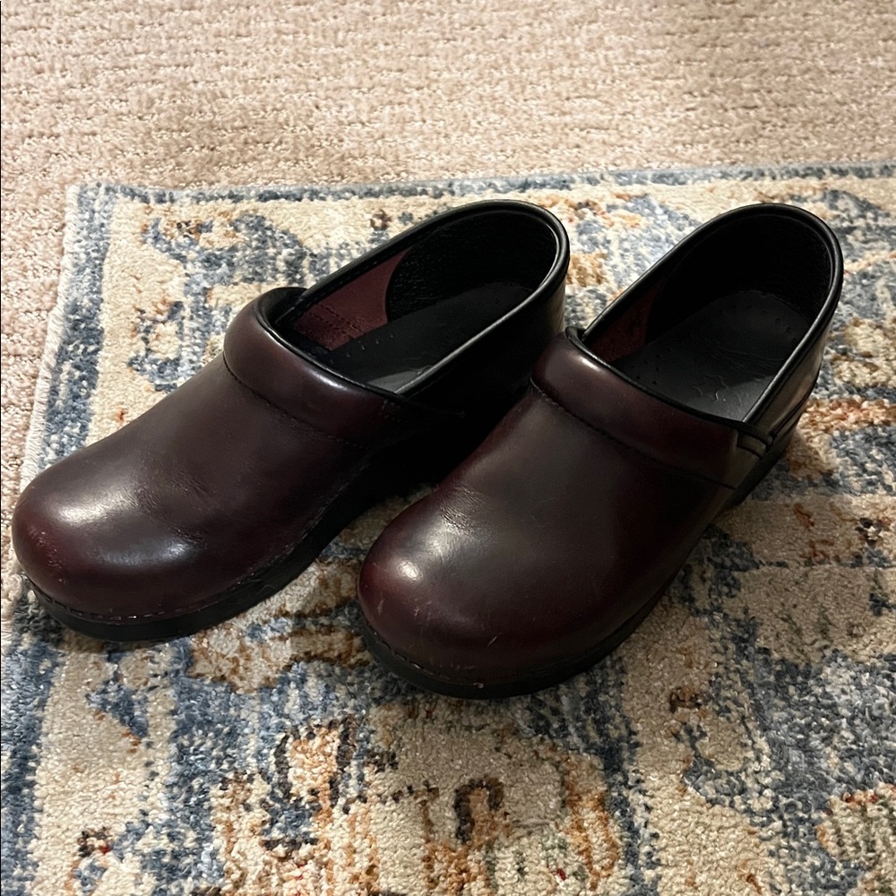 Dansko waterproof XP2.0 Dark Red Leather clogs